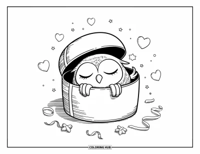 Dibujo de búhos para colorear para adultos: Un búho soñoliento descansando dentro de una caja de regalo, rodeado de corazones, estrellas y cintas pequeñas