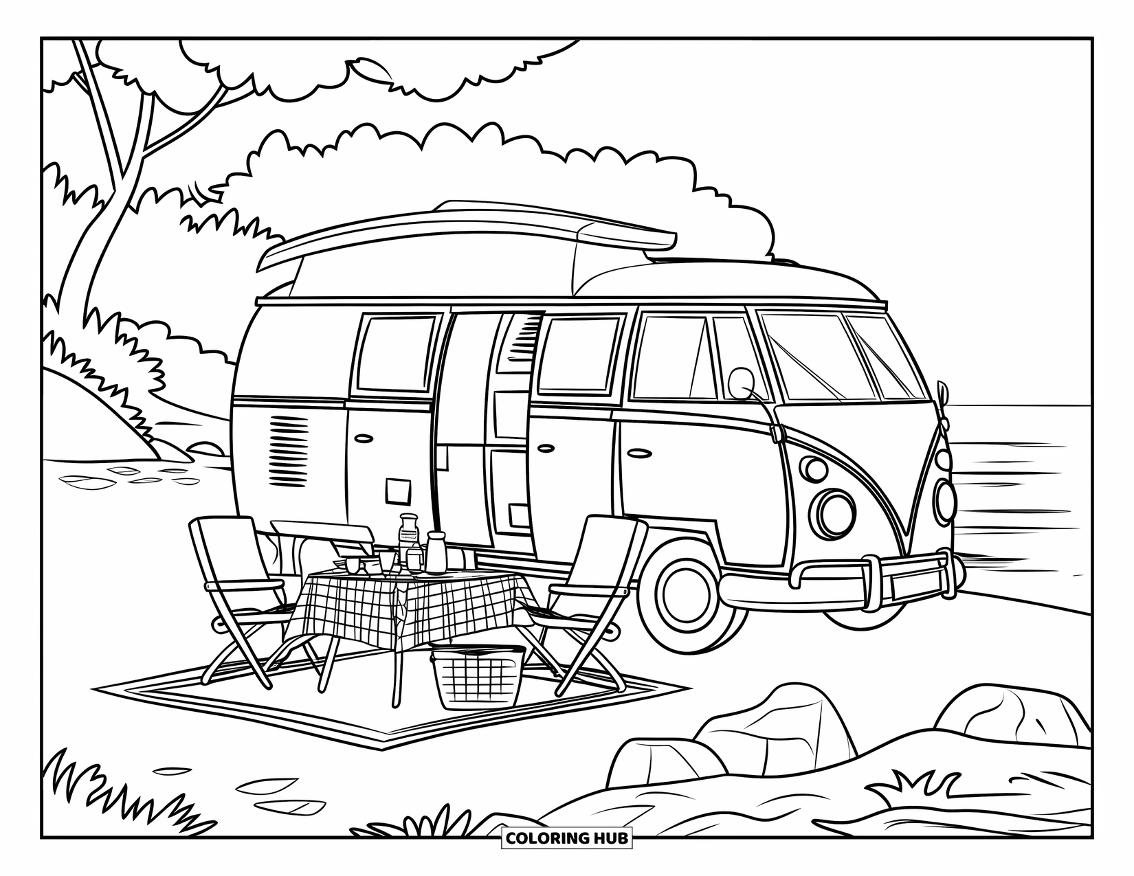 Strand Kleurplaat voor Kinderen: Een vintage camper geparkeerd aan de kust met een gezellige picknick