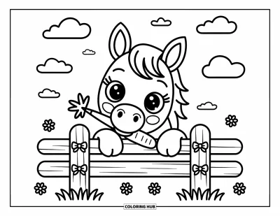 Coloriage d'animaux de la ferme pour adultes : Un cheval joueur jette un coup d'œil avec une carotte dans la bouche près d'une clôture avec des marguerites et des nœuds