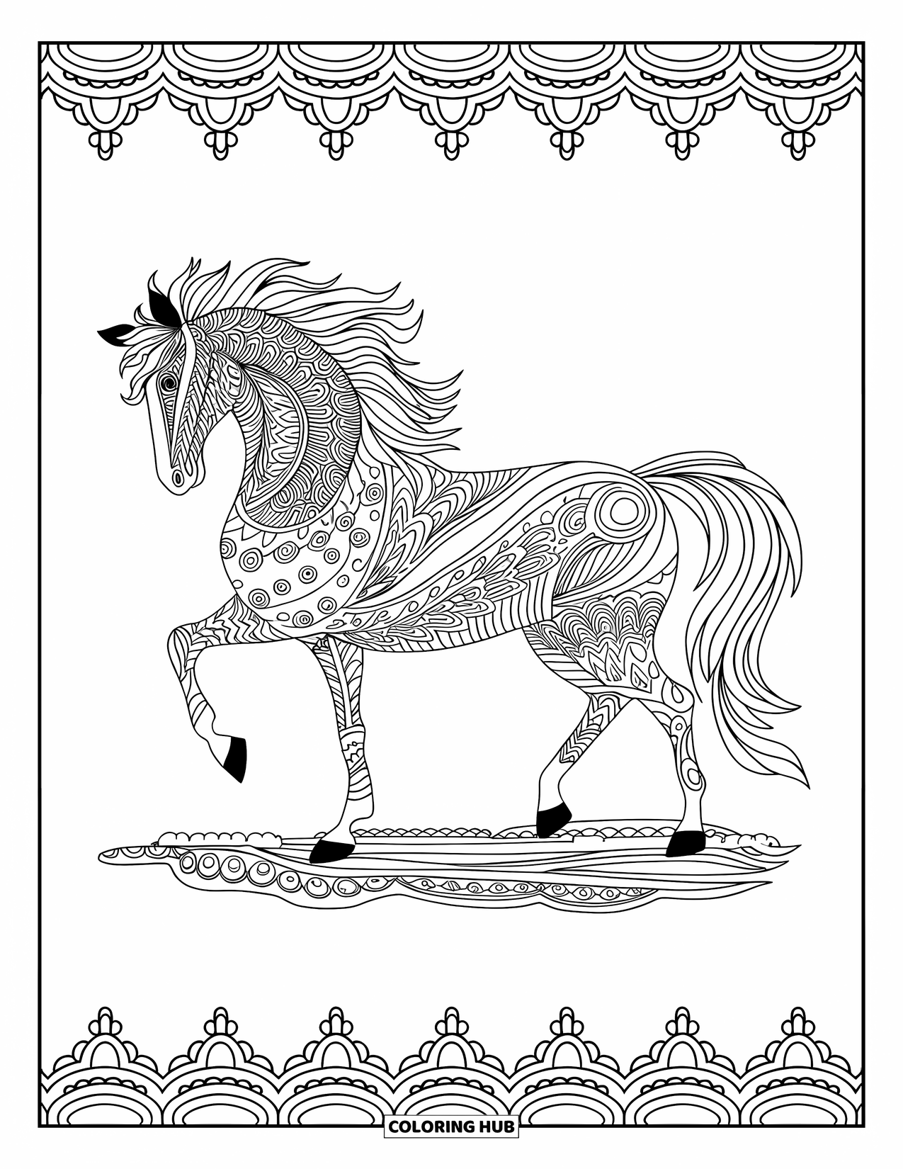 Paardenkleurplaat voor volwassenen: Een Zentangle-geïnspireerd paard staat op een grond met patronen en een decoratieve rand