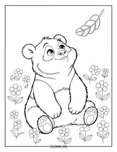 Panda-Ausmalbild für Kinder: Ein Panda sitzt in einem Blumenfeld und schaut mit neugierigem Ausdruck zu einem schwebenden Blatt hinauf