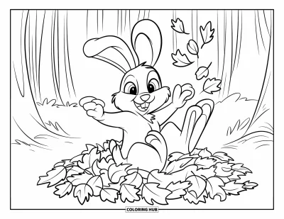 Kaninchen-Ausmalbild für Kinder: Ein verspieltes Kaninchen wirbelt in einem friedlichen Wald Herbstblätter auf