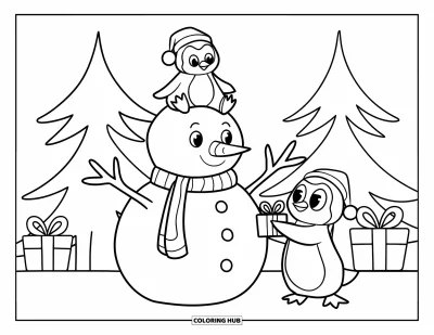 Coloriage de bonhomme de neige pour enfants : Un bonhomme de neige entouré de sapins de Noël et de cadeaux reçoit un cadeau surprise d’un petit pingouin