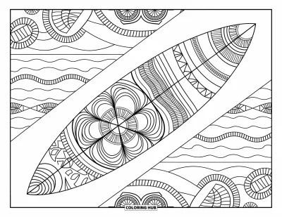 Desenho de prancha de surf para colorir para adultos: Uma prancha de surf adornada com desenhos de mandala em pé perto do oceano com palmeiras ao fundo