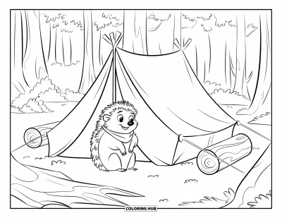 Coloriage de hérisson pour enfants : Un hérisson souriant est assis sur un tronc près d'une tente au fond de la forêt