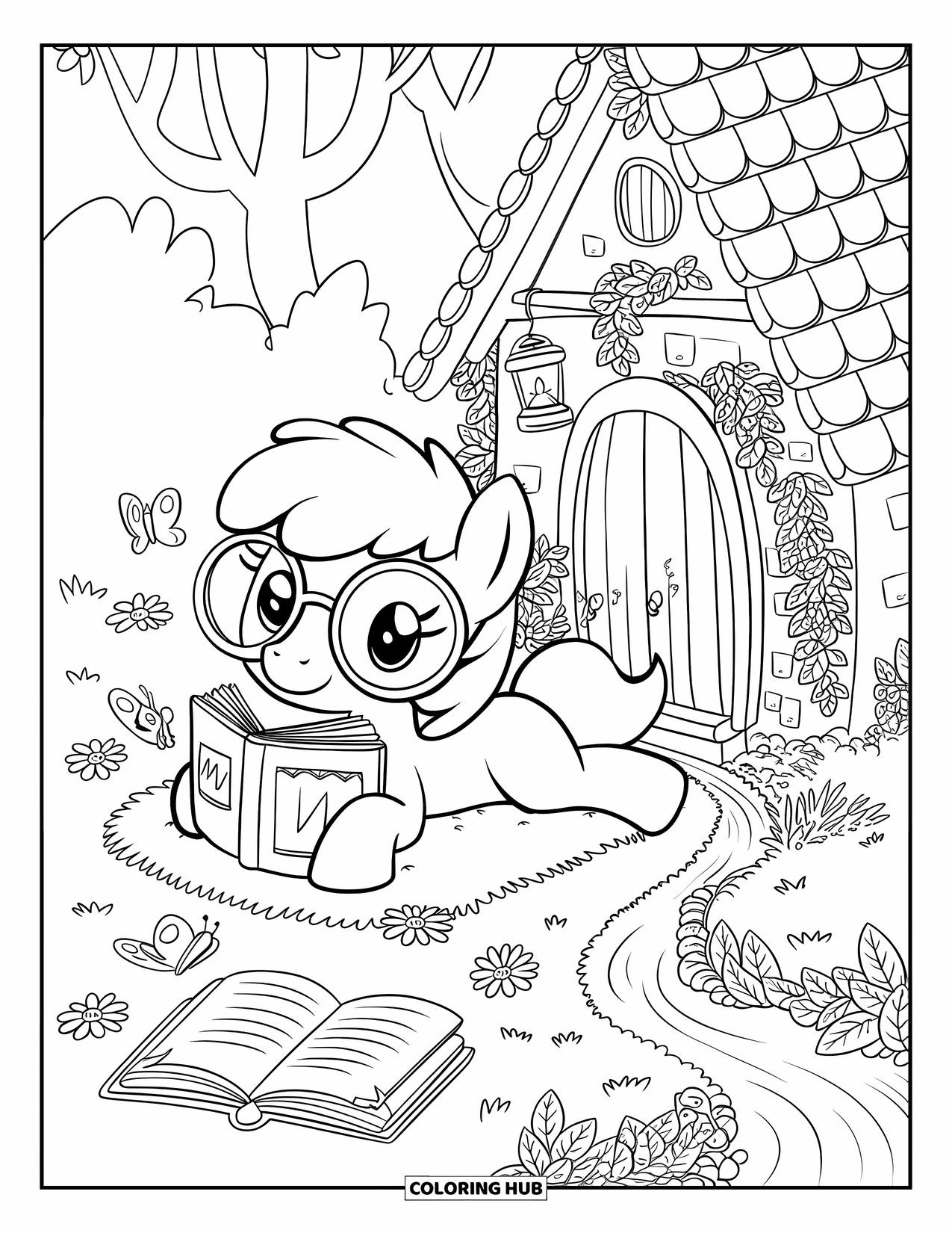 Coloriage de poney pour adultes : Un poney avec des lunettes rondes lit un livre à côté d’un cottage miniature couvert de lierre