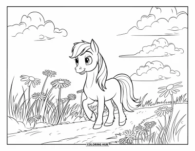 Coloriage de poney pour enfants : Un poney se promène le long d’un chemin de terre à travers un large champ de marguerites et d’herbe