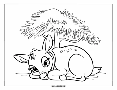 Coloriage de rennes pour enfants : Un renne fait une sieste sous un sapin sur un sol enneigé et moelleux
