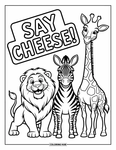 Tegning af zoo til børn: En løve, en zebra og en giraf stråler af smil under et muntert Say Cheese!-skilt