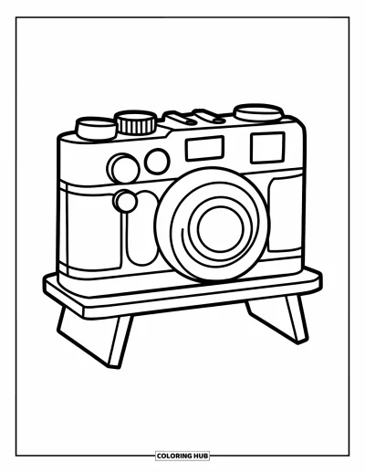 Coloriage d'appareil photo pour enfants : Un appareil photo expressif avec de grands cadrans repose sur un support en bois