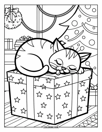 Weihnachts-Katzen-Ausmalbild für Kinder: Eine Katze mit Glöckchen schlummert auf einer sterngeschmückten Geschenkbox in einem festlichen Zimmer