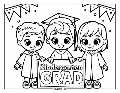 Valmistujaisvärityskuva lapsille: Kolme iloista lasta kaavuissa seisoo ylpeänä "Kindergarten Grad"-kyltin vieressä
