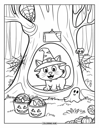 Coloriage de chat d'Halloween pour enfants : Un chat heureux avec un chapeau de sorcière est assis près de seaux à bonbons dans le creux d'un arbre couvert de toiles d'araignée