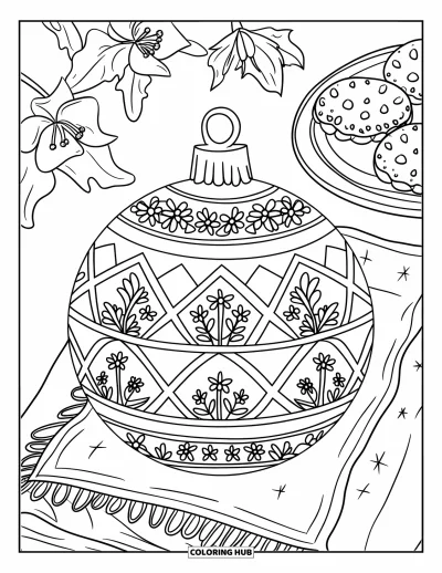 Coloriage de boules de Noël pour adultes : Une boule ronde détaillée posée sur une table entourée de biscuits, de fleurs et de feuilles