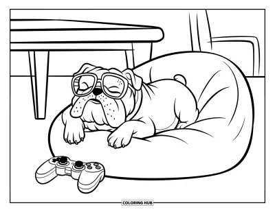 Desen de colorat cu bulldog pentru copii: Un bulldog cu ochelari moțăie pe o pernă mare lângă o telecomandă într-o cameră caldă
