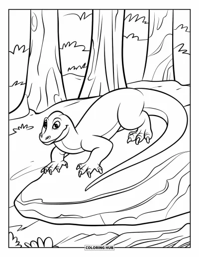 Komodo-Drachen-Ausmalbild für Kinder: Ein Komodo-Drache klettert über einen großen Felsen mit Baumstämmen dahinter