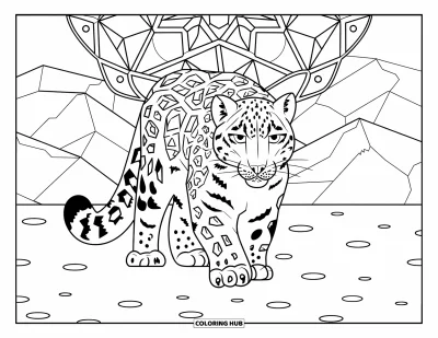 Yetişkinler için Kar Leoparı Boyama Sayfası: Bir kar leoparı, vitray desenli kar taneciklerinin altında karlı dağlarda yürüyor