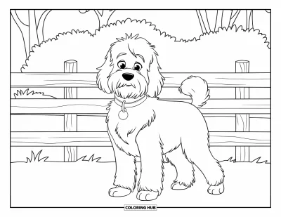 Coloriage de Goldendoodle pour enfants : Un Goldendoodle debout près d'une clôture en bois à trois barreaux avec de l'herbe et des arbres