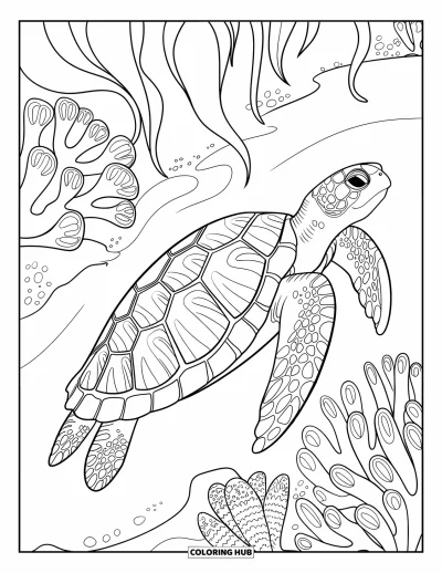 Coloriage d'animaux marins pour adultes : Une tortue de mer aux motifs élaborés glisse parmi des coraux et des algues qui se balancent doucement