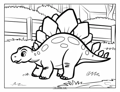 Tegning af stegosaurus til børn: En baby-stegosaurus går med sin forælder nær træer, et hegn og en bygning