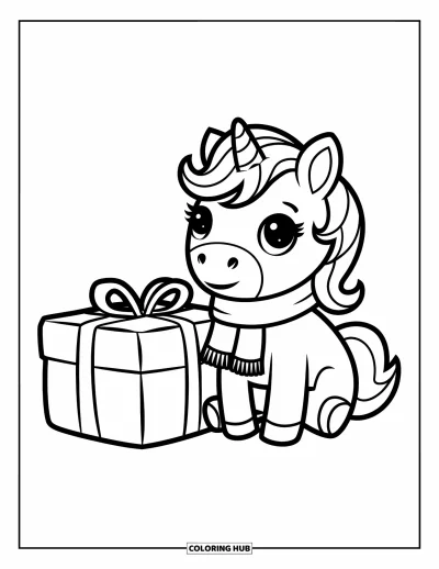 Coloriage de licorne de Noël pour enfants : Une licorne à la crinière douce avec une écharpe est assise près d'un cadeau emballé