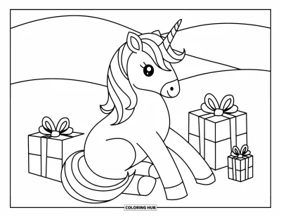 Coloriage de licorne de Noël pour enfants : Une licorne à la crinière rose est assise sur une colline enneigée entourée de cadeaux