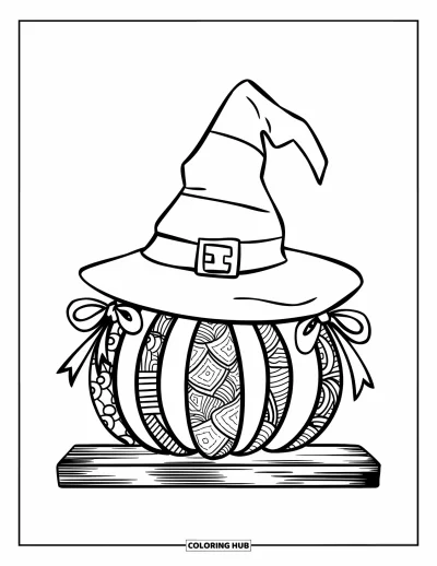 Preppy-Halloween-Ausmalbild für Kinder: Ein Hexenhut mit Bändern thront auf einem gemusterten Kürbis auf einem Holzunterstand