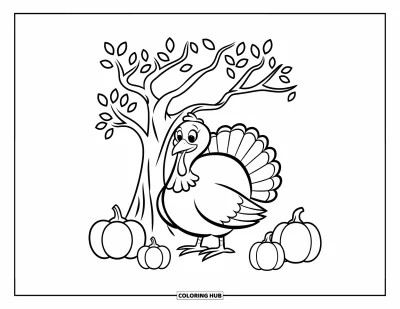 Coloriage de dinde de Thanksgiving pour enfants : Une dinde heureuse se repose sous un arbre près de trois citrouilles originales