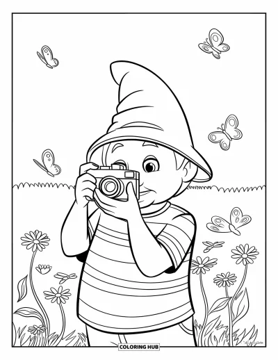 Desenho de gnomo de verão para colorir para crianças: Um gnomo fotografa um campo cheio de flores e borboletas